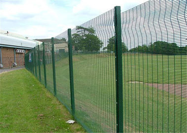 China Powder Coated / Galavnized Welded Wire Mesh Fence 6FT For Farm Green Color supplier