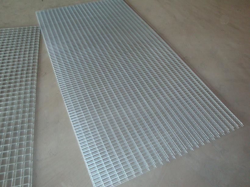 Easy Setting Up Weld Mesh Fence Panels 2x2 Inch Hole Size With 6 Gauge Hardware Cloth